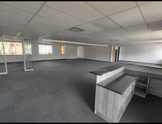 290M² OFFICE TO LET IN BRYANSTON